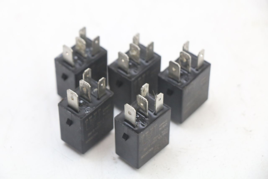 photo de RELAIS ELECTRIQUE ROYAL ENFIELD SCRAM 411 (2022 - 2024) - Autre angle de vue