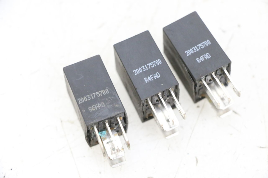 photo de RELAIS ELECTRIQUE PEUGEOT SPEEDFIGHT 4 4T EFI 50 (2021 - 2025) - Autre angle de vue