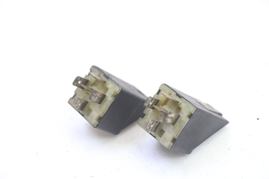 photo de RELAIS ELECTRIQUE PIAGGIO SUPER LX 125 (2000 - 2003) - Gros plan technique