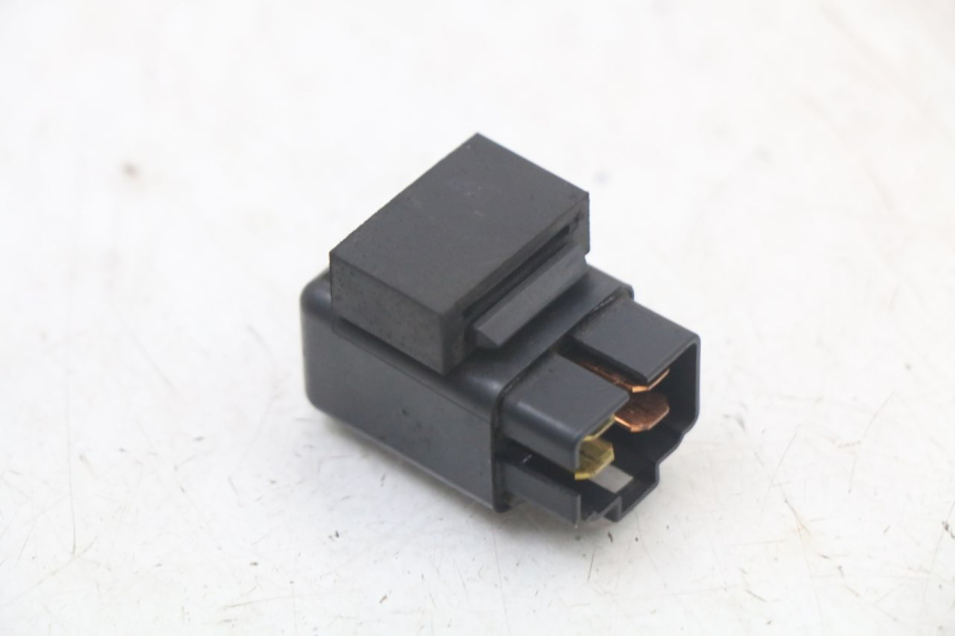 photo de RELAIS ELECTRIQUE SUZUKI GS F 500 (2004 - 2007) - Autre angle de vue