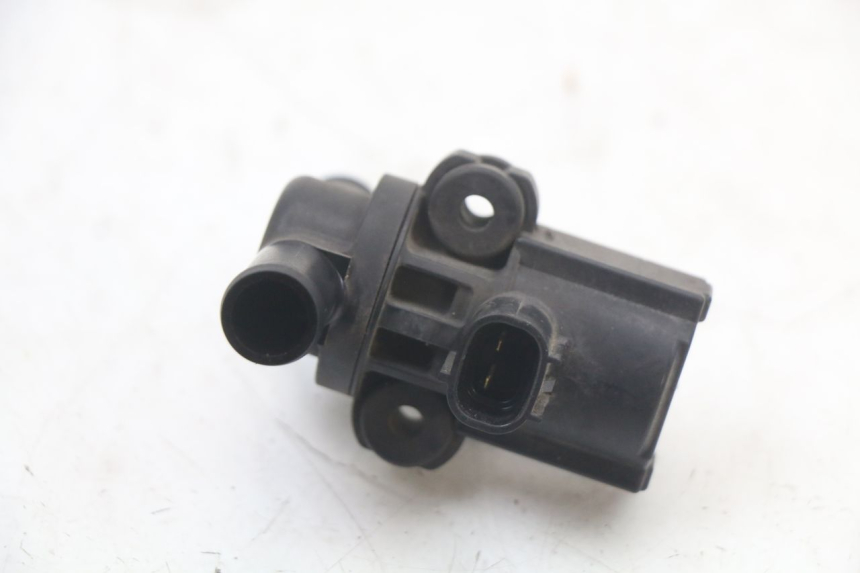 photo de RELAIS ELECTRIQUE SUZUKI GSR 750 (2011 - 2017) - Autre angle de vue