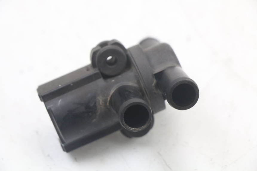 photo de RELAIS ELECTRIQUE SUZUKI GSR 750 (2011 - 2017) - Gros plan technique