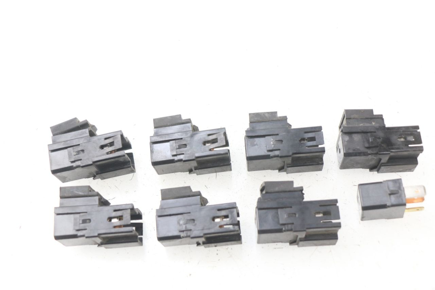 photo de RELAIS ELECTRIQUE YAMAHA TDM ABS 900 (2002 - 2014) - Gros plan technique