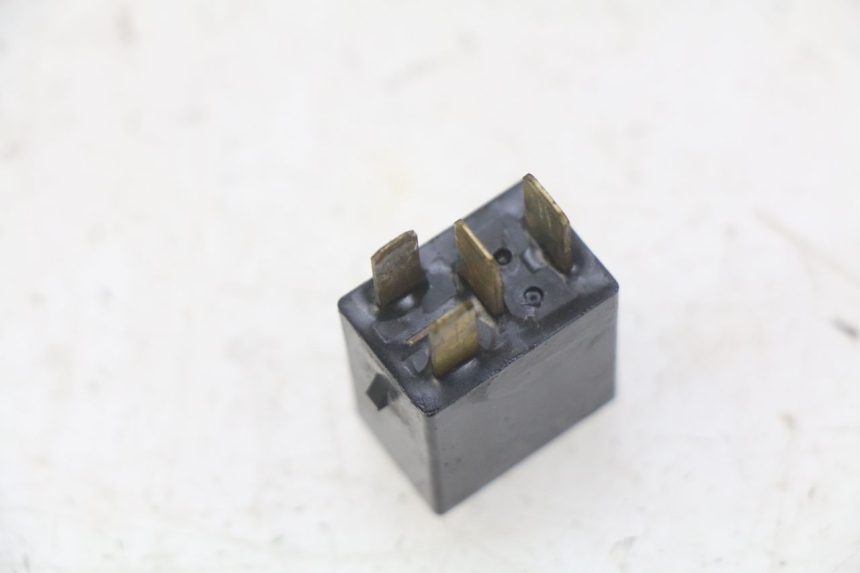 photo de RELAIS ELECTRIQUE PEUGEOT TWEET 125 (2010 - 2017) - Autre angle de vue