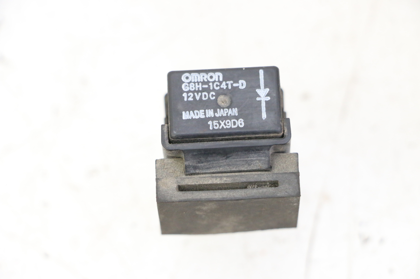 photo de RELAIS ELECTRIQUE YAMAHA XJN DIVERSION 600 (2000 - 2003) - Autre angle de vue