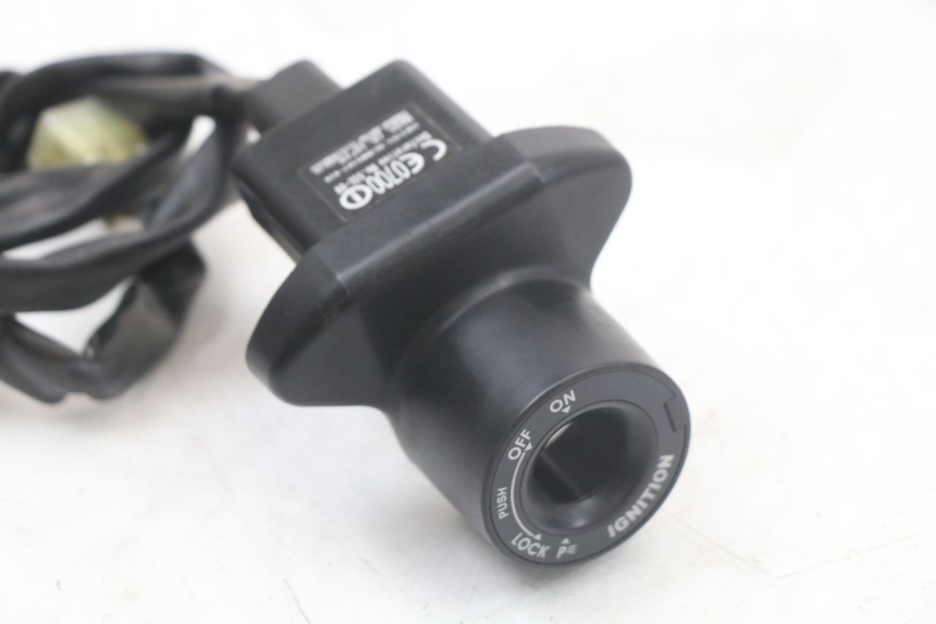 photo de RELAIS ELECTRIQUE YAMAHA FZ1 FAZER 1000 (2007 - 2009) - Autre angle de vue