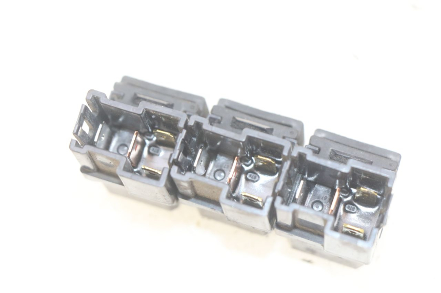 photo de RELAIS ELECTRIQUE YAMAHA YP MAJESTY 400 (2004 - 2008) - Autre angle de vue