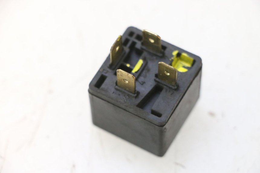 photo de RELAIS ELECTRIQUE YAMAHA YP MAJESTY 125 (1998 - 2001) - Autre angle de vue