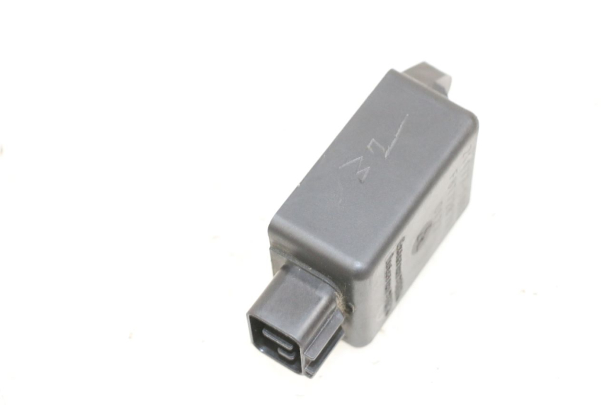 photo de RELAIS ELECTRIQUE KAWASAKI ZR 7 750 (1999 - 2004) - Autre angle de vue