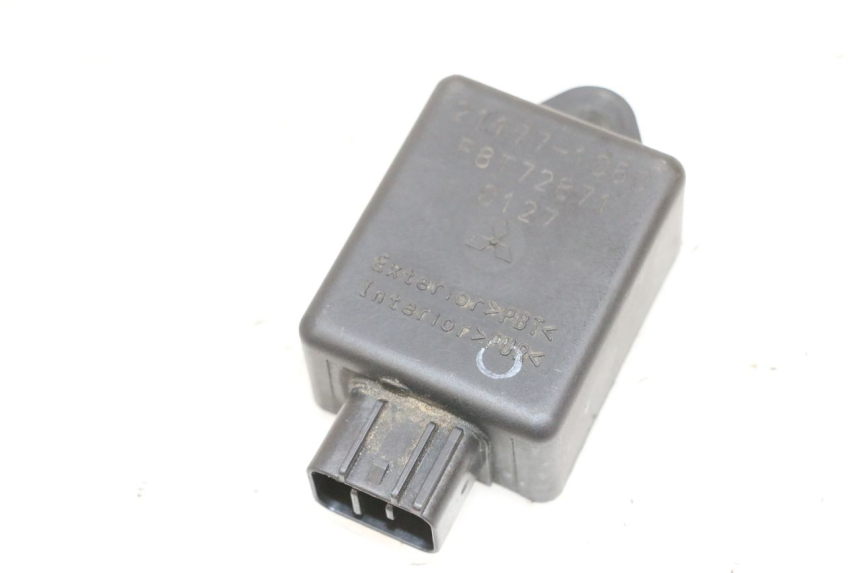 photo de RELAIS ELECTRIQUE KAWASAKI ZR 7 750 (1999 - 2004) - Gros plan technique