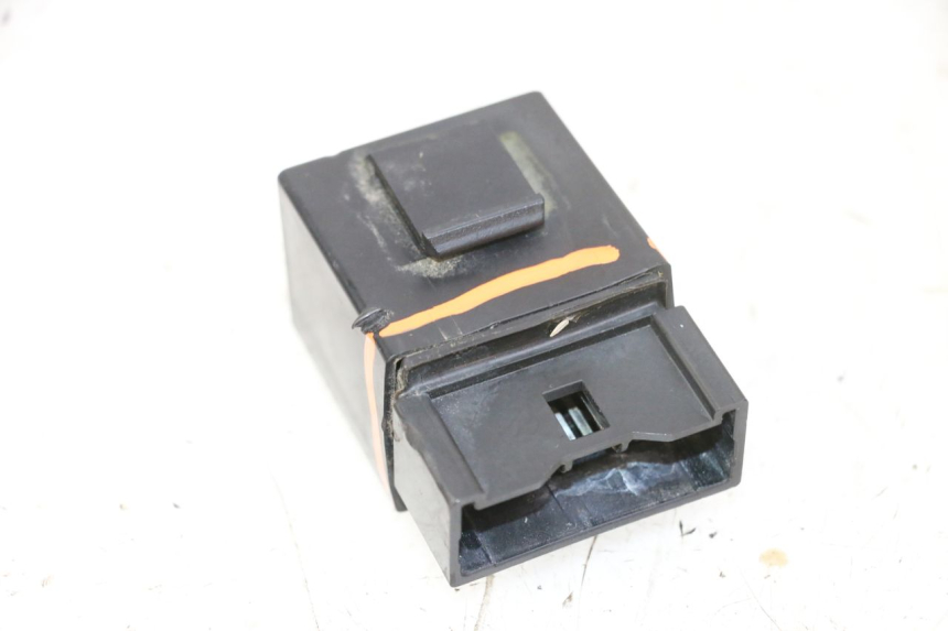 photo de RELAIS POMPE À ESSENCE YAMAHA FZ6 N FAZER 600 (2004 - 2006) - Gros plan technique