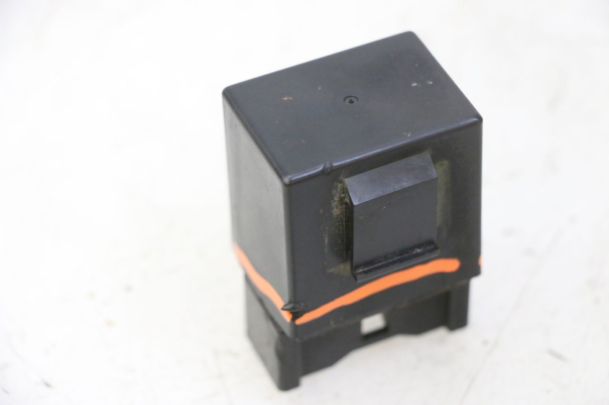 photo de RELAIS POMPE À ESSENCE YAMAHA FZ6 N FAZER 600 (2004 - 2006) - Points de fixation