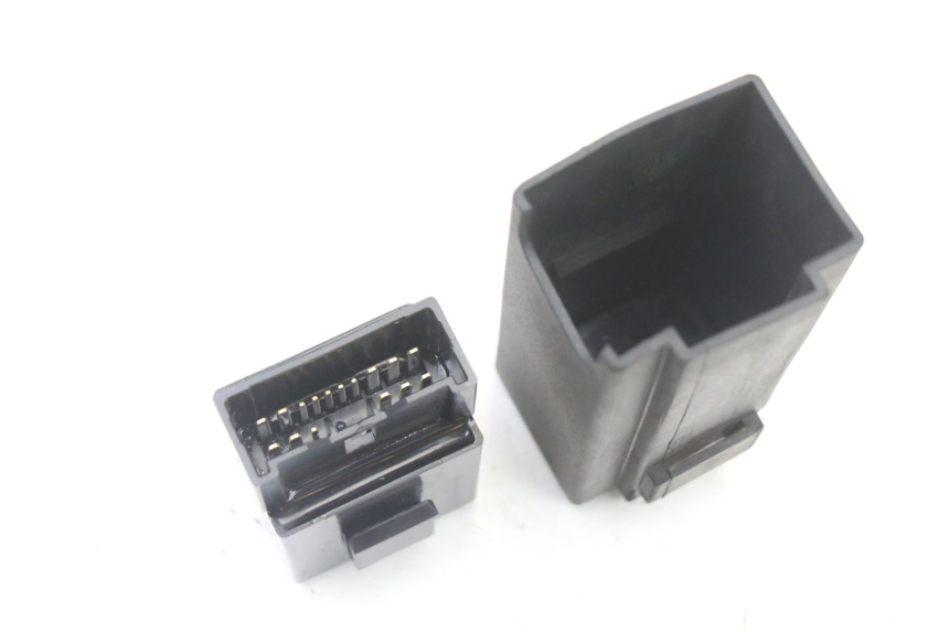 photo de RELAIS POMPE À ESSENCE YAMAHA TRACER 7 700 (2020 - 2024) - Gros plan technique