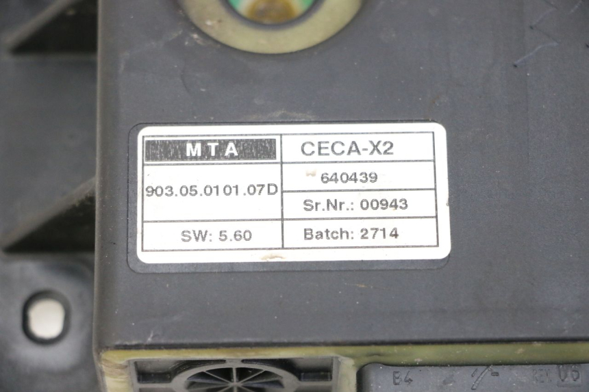 photo de RELAIS ROLL LOCK PIAGGIO MP3 500 (2014 - 2017) - Points de fixation