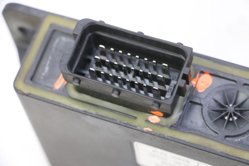 photo de RELAIS ROLL LOCK PIAGGIO MP3 RL 250 (2006 - 2010) - Gros plan technique