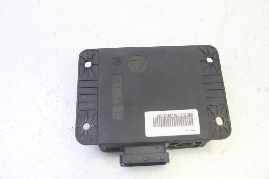 photo de RELAIS ROLL LOCK PIAGGIO MP3 RL 250 (2006 - 2010) - Autre angle de vue