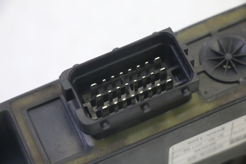 photo de RELAIS ROLL LOCK PIAGGIO MP3 RL 250 (2006 - 2010) - Gros plan technique