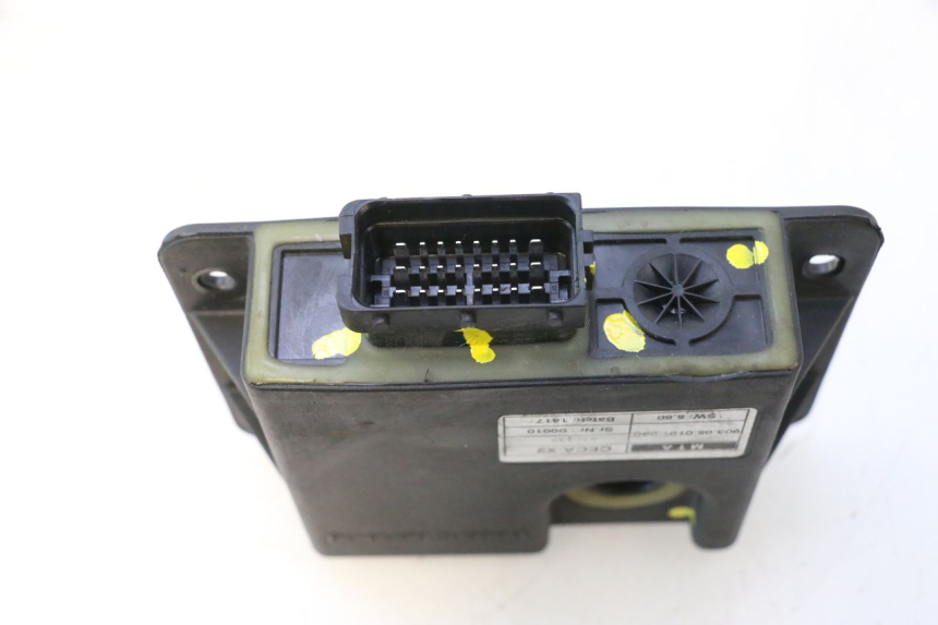 photo de RELAIS ROLL LOCK PIAGGIO MP3 500 (2016 - 2018) - Gros plan technique