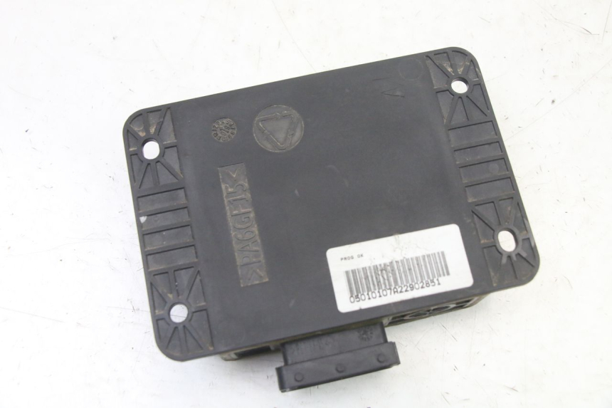 photo de RELAIS ROLL LOCK PIAGGIO MP3 LT 400 (2007 - 2012) - Autre angle de vue