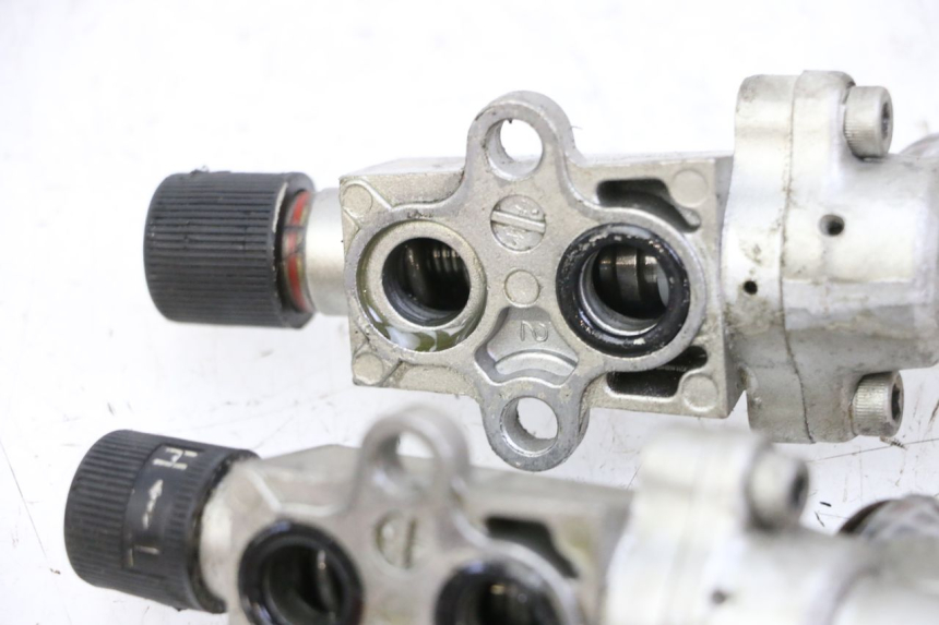 photo de REPARTITEUR FREIN YAMAHA FJ 36Y 1100 (1984 - 1985) - Autre angle de vue