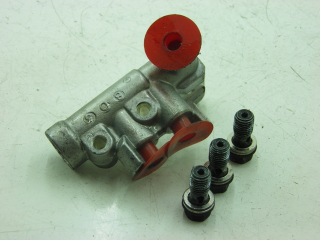 photo de REPARTITEUR FREIN HONDA FES S-WING SWING 125 (2007 - 2015) - Vue principale