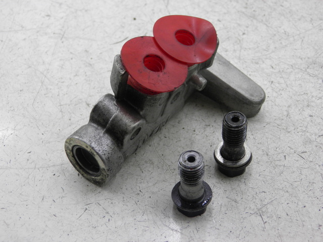 photo de REPARTITEUR FREIN HONDA FJS SILVER WING 600 (2003 - 2005) - Détail de la pièce