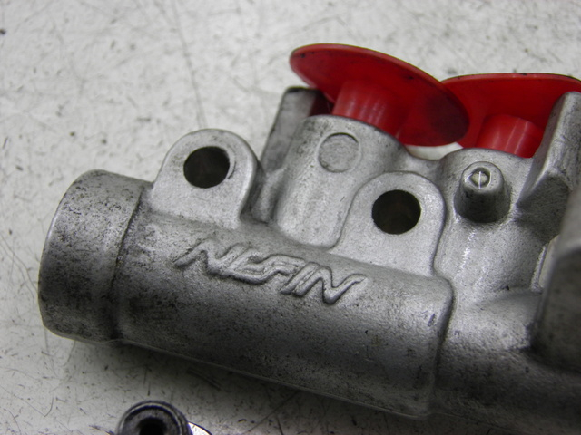 photo de REPARTITEUR FREIN HONDA FJS SILVER WING 600 (2003 - 2005) - Zoom état d’usage