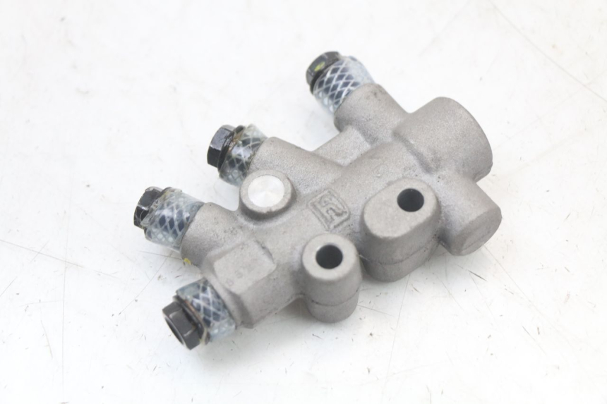 photo de REPARTITEUR FREIN PIAGGIO MP3 HPE 350 (2018 - 2020) - Gros plan technique