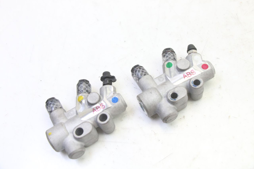 photo de REPARTITEUR FREIN PIAGGIO MP3 HPE 310 (2024 - 2025) - Détail de la pièce