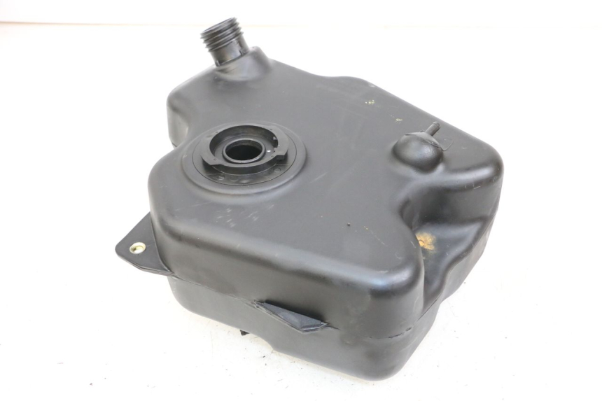 photo de RESERVOIR ESSENCE DAELIM A-FOUR 2T 50 (2005 - 2012) - Gros plan technique