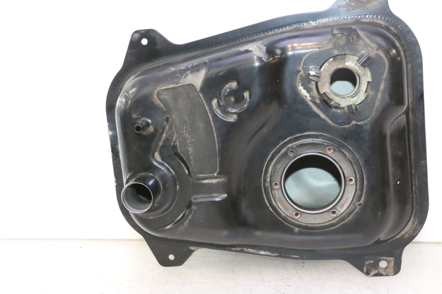 photo de RESERVOIR ESSENCE KYMCO AGILITY 16+ 4T 50 (2018 - 2023) - Autre angle de vue