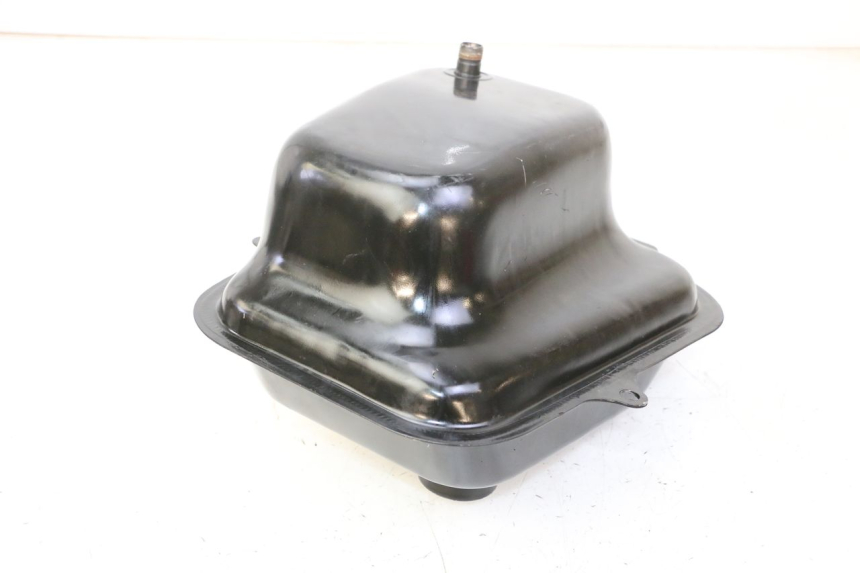 photo de RESERVOIR ESSENCE KYMCO AGILITY NAKED RENOUVO 2T 50 (2011 - 2018) - Gros plan technique