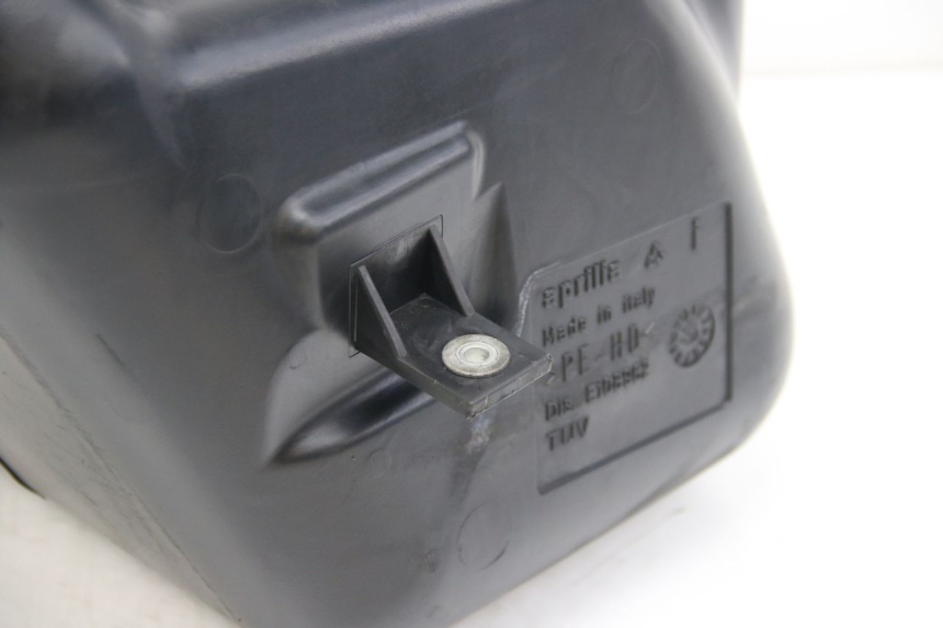 photo de RESERVOIR ESSENCE APRILIA ATLANTIC 500 (2002 - 2003) - Gros plan technique