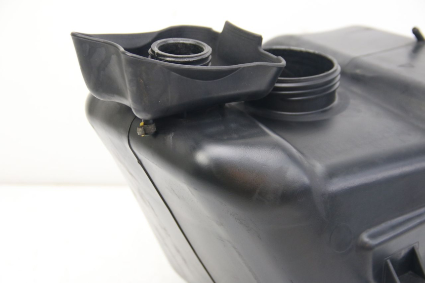 photo de RESERVOIR ESSENCE APRILIA ATLANTIC 500 (2002 - 2003) - Points de fixation