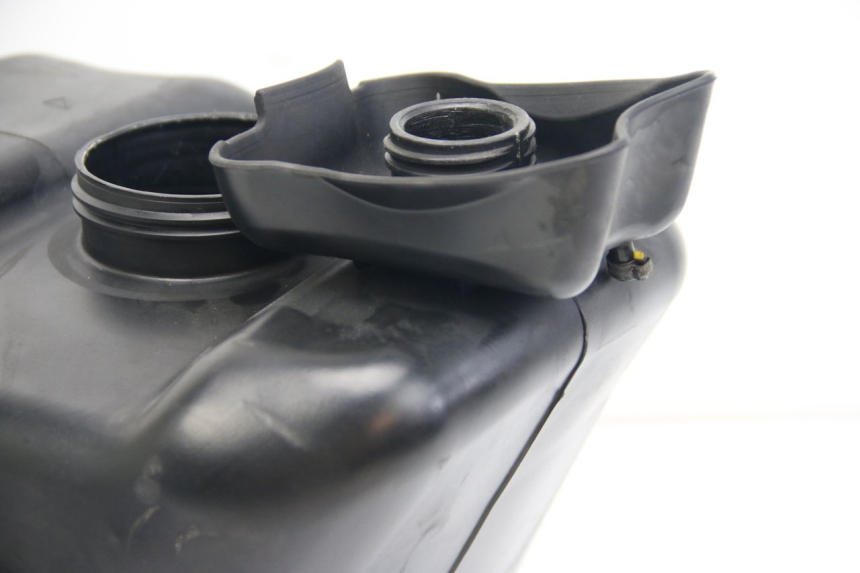 photo de RESERVOIR ESSENCE APRILIA ATLANTIC 500 (2002 - 2003) - État de surface