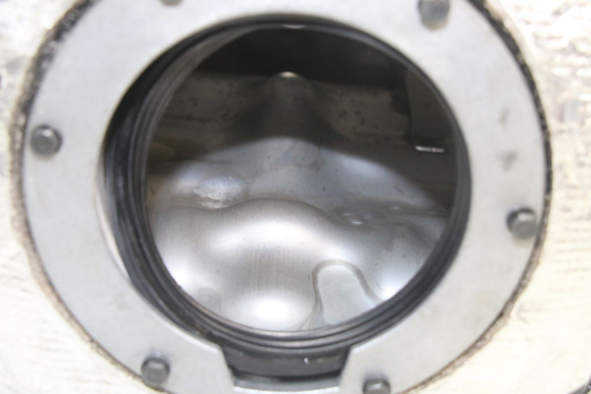 photo de RESERVOIR ESSENCE BMW S RR ABS S1000RR 1000 (2015 - 2018) - Gros plan technique