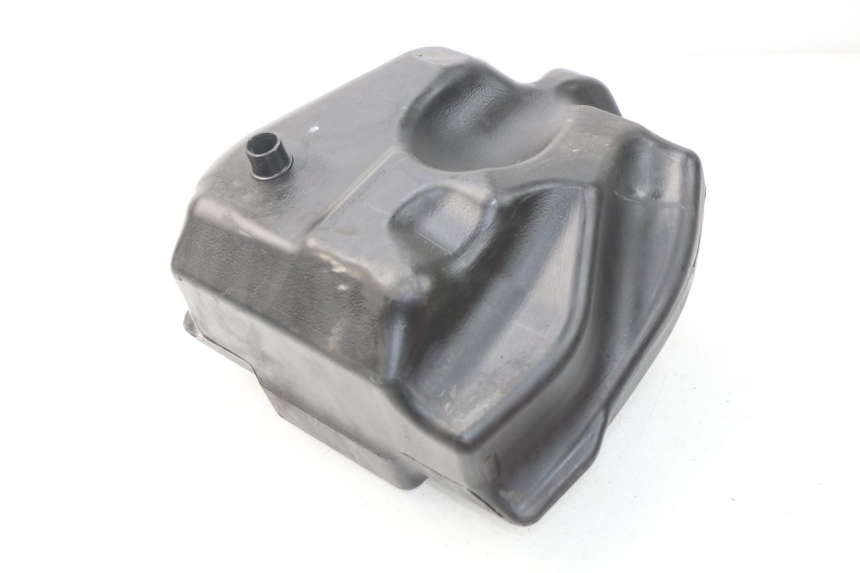 photo de RESERVOIR ESSENCE YAMAHA BW'S 50 (2004 - 2017) - Gros plan technique