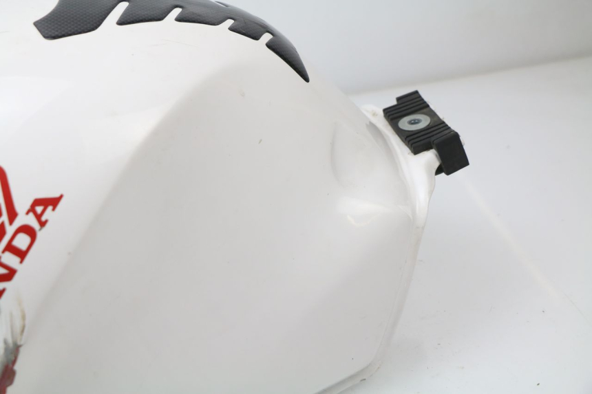 photo de RESERVOIR ESSENCE HONDA CBR 929 RR FIREBLADE 900 (2000 - 2001) - Zoom composants
