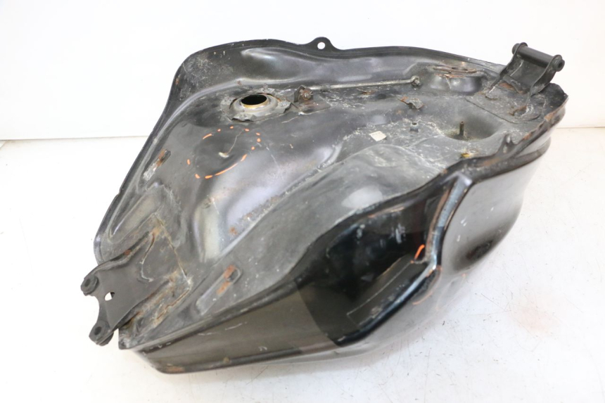photo de RESERVOIR ESSENCE HONDA CBR F SC25 1000 (1989 - 1992) - Détail de la pièce