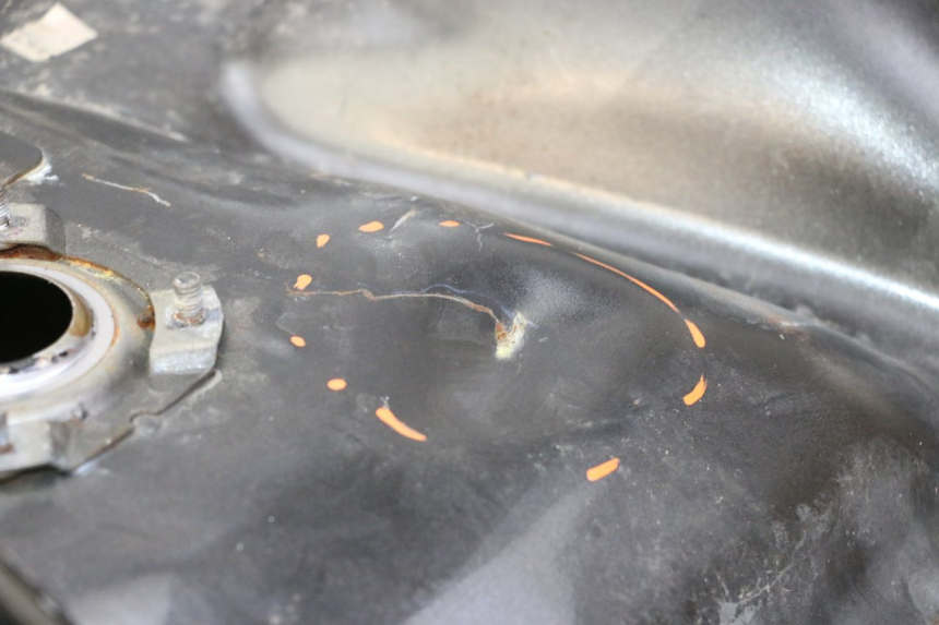 photo de RESERVOIR ESSENCE HONDA CBR F SC25 1000 (1989 - 1992) - Gros plan technique