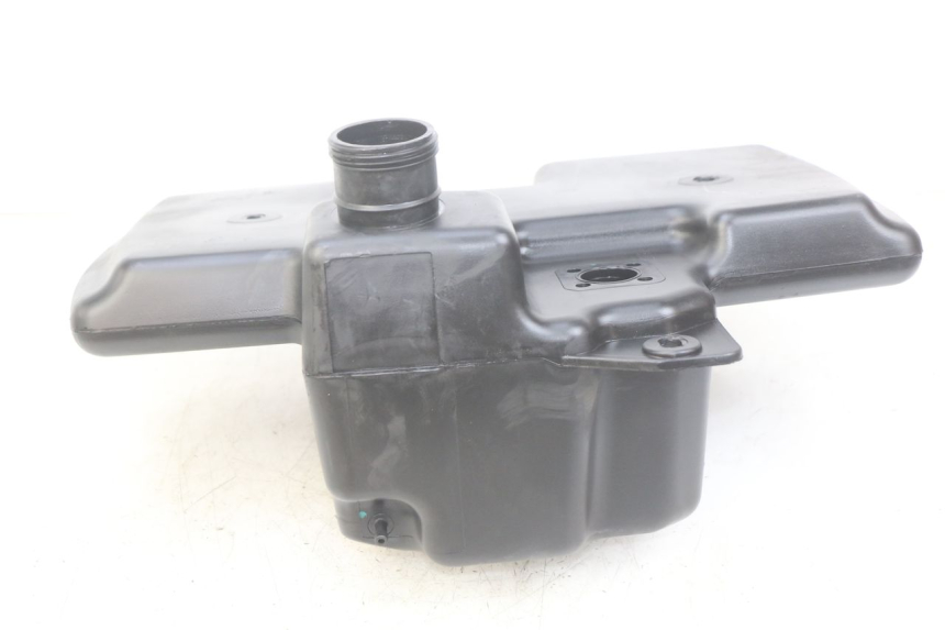 photo de RESERVOIR ESSENCE PEUGEOT CITYSTAR AIR 125 (2014 - 2017) - Gros plan technique