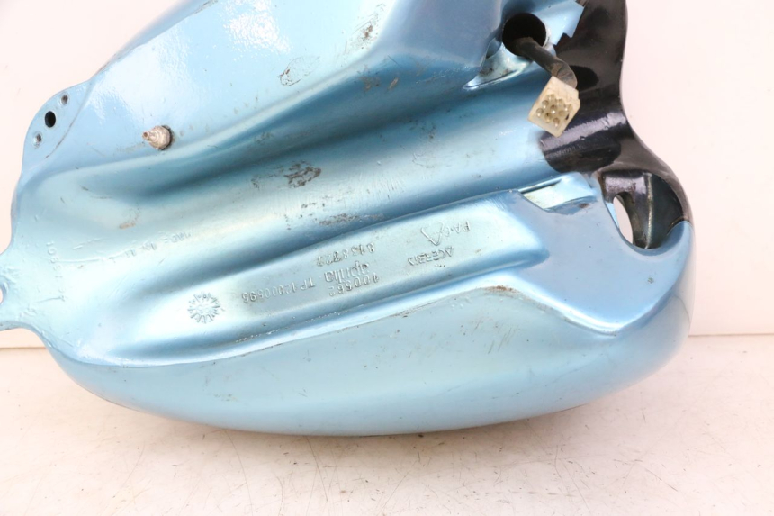 photo de RESERVOIR ESSENCE APRILIA CLASSIC 125 (1995 - 2001) - Gros plan technique