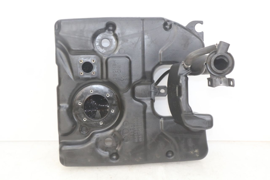 photo de RESERVOIR ESSENCE PEUGEOT DJANGO 4T 50 (2014 - 2019) - Gros plan technique