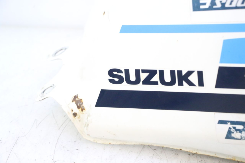 photo de RESERVOIR ESSENCE SUZUKI DR S 600 (1985 - 1989) - Marquages et références