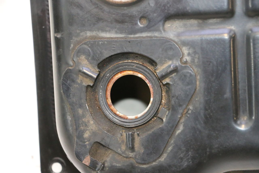 photo de RESERVOIR ESSENCE CF MOTO E-CHARM 125 (2005 - 2008) - Gros plan technique