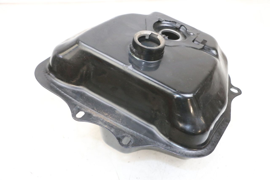 photo de RESERVOIR ESSENCE BTC FELICE SPORT 50 - Points de fixation