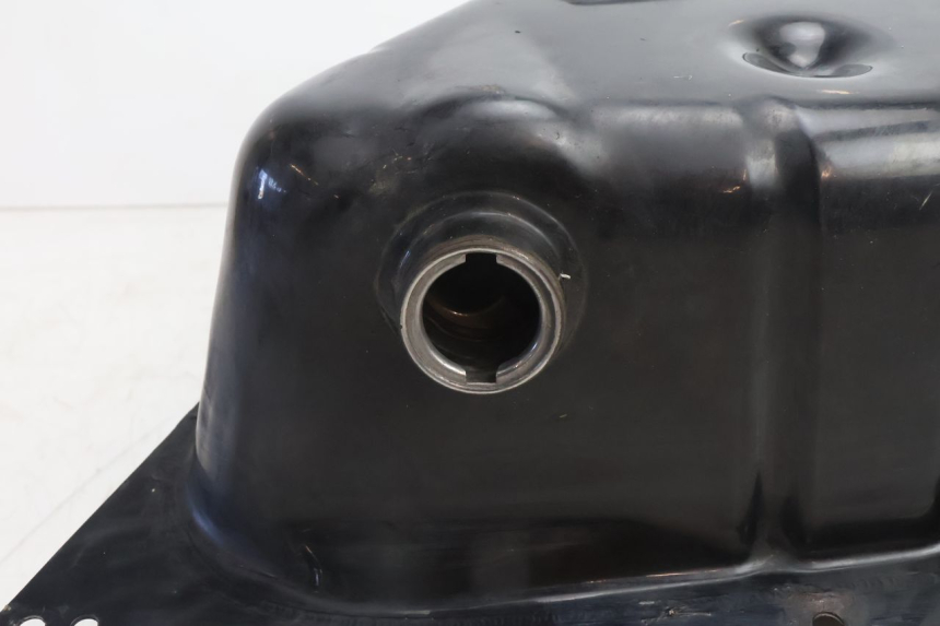 photo de RESERVOIR ESSENCE HONDA FES PANTHEON 2T 125 (1998 - 2002) - Points de fixation
