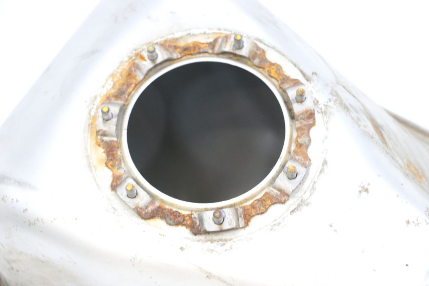 photo de RESERVOIR ESSENCE HONDA FJS SILVER WING SILVERWING 400 (2005 - 2008) - Détail de la pièce
