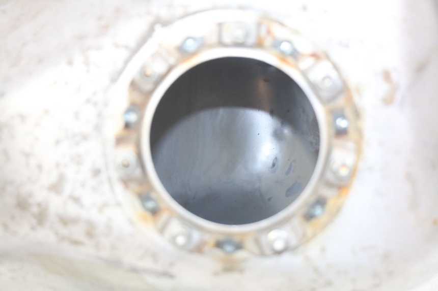 photo de RESERVOIR ESSENCE HONDA FJS SILVERWING SILVER WING 400 (2009 - 2016) - Zoom état d’usage