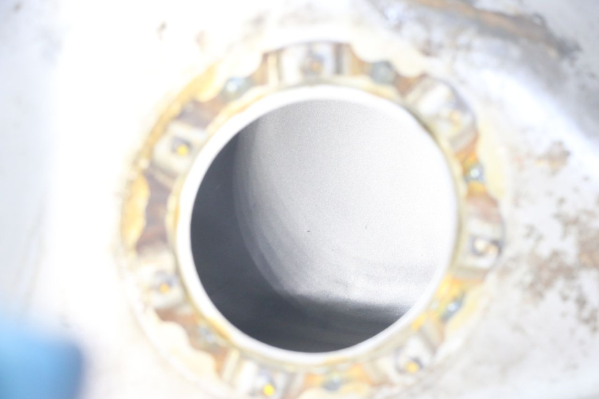 photo de RESERVOIR ESSENCE HONDA FJS SILVERWING SILVER WING 600 (2001 - 2010) - Gros plan technique